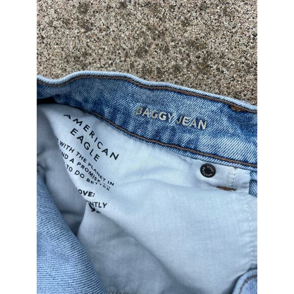 American Eagle Light Wash Zip Fly 5-Pocket Raw Hem Baggy Jean Size 14 Regular - Picture 5 of 8